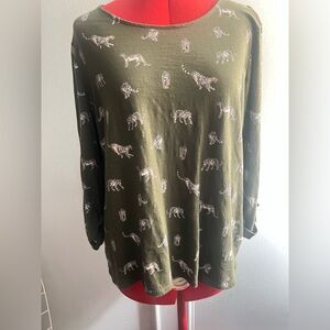 Chico's Olive Green Leopard Animal Pattern lint Top 3/4 sleeves size 2 (L XL)